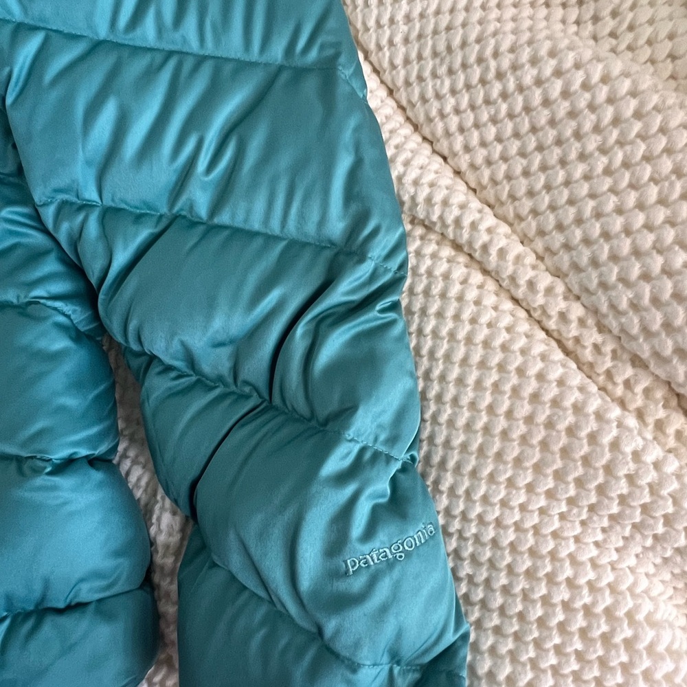Patagonia Women's Teal Puffer Jacket - Picture 5 of 5